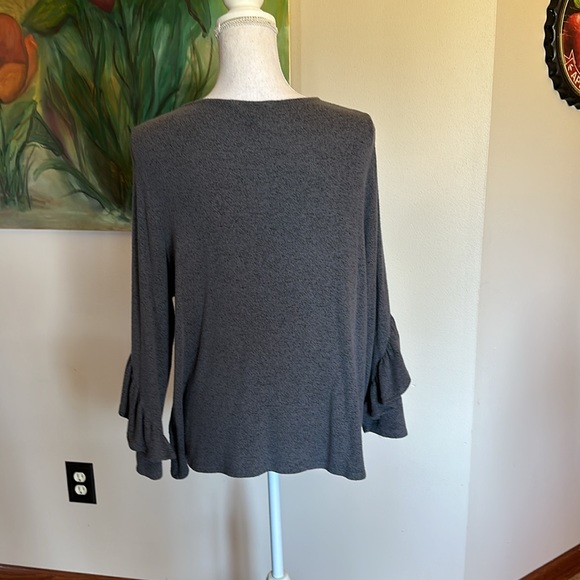 🎉Host Pick🎉 Simply Vera Lightweight Ruffle Sweater - Picture 6 of 8